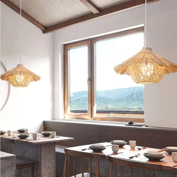 Suspension paille chapeau chinois