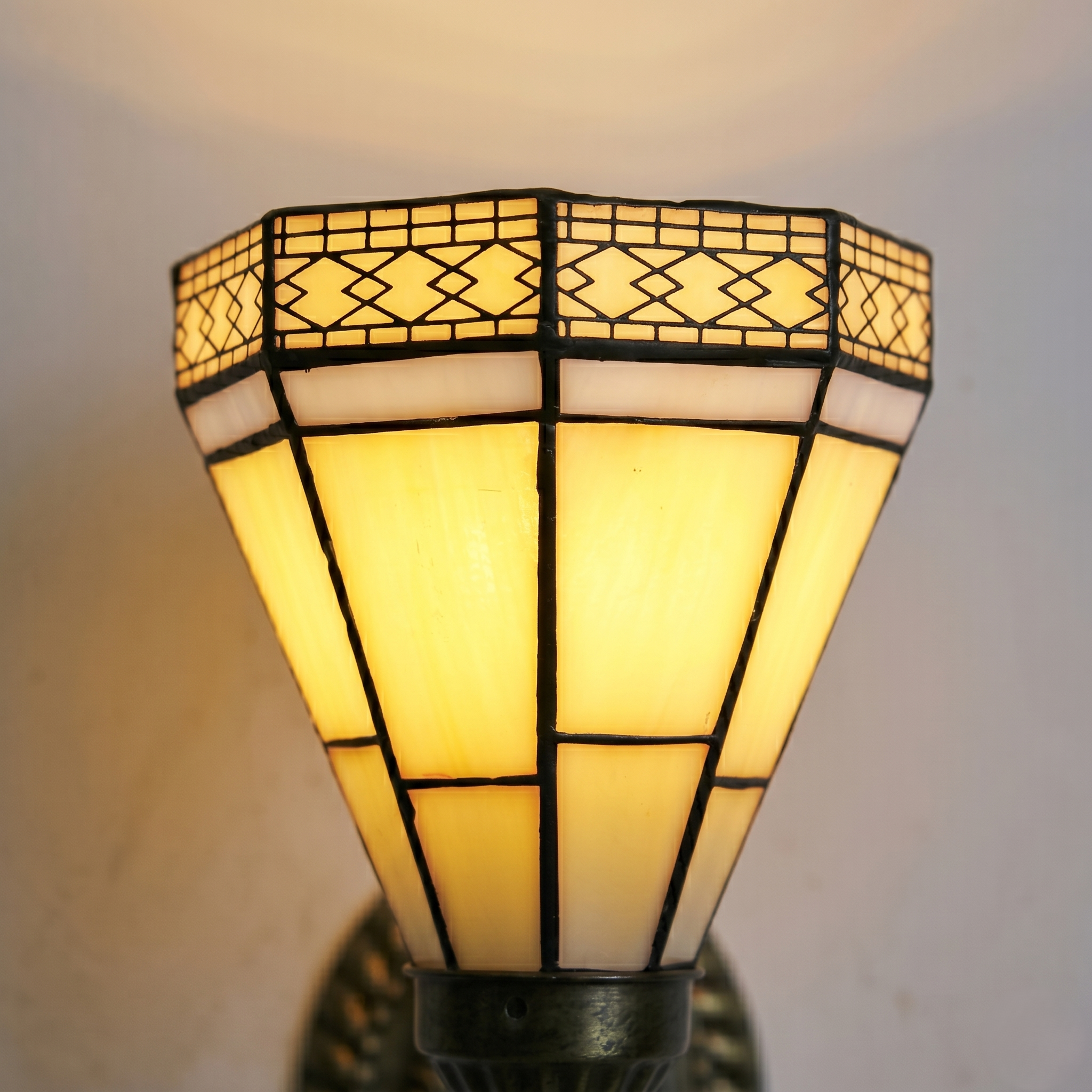 Tiffany Style Glass Wall Light view 6